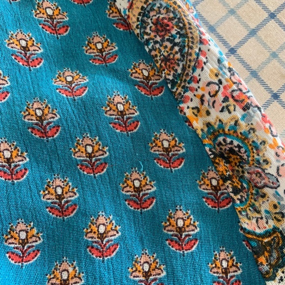 Hollister blue floral boho blouse w tassels size S - Picture 8 of 8